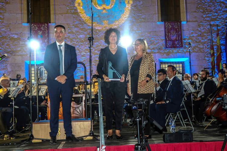 Llíria, la Ciutat de la Música, reconeix la trajectòria de la directora Beatriz Fernández