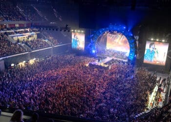 Manuel Carrasco y Sebastian Yatra se lucieron en el Roig Arena
