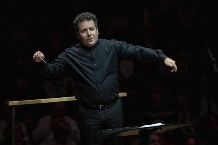 CIBM25. Andrea Gasperin: la batuta italiana que revitaliza el Ateneu Musical de Cullera y que lució con fuerza en el Certamen