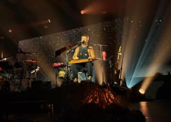 Xavier Rudd canta a la naturaleza y a la espiritualidad en el Roig Arena