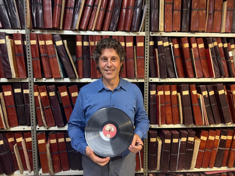 Donació a la Banda Municipal d’un disc històric amb la gravació de L’entrà de la Murta i de l’Himne de l’Exposició