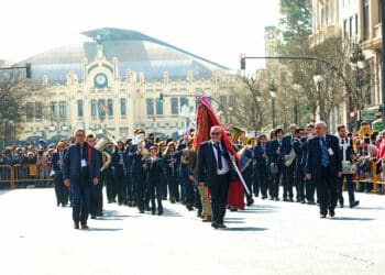 Amstel reúne a cerca de 300 músicos de banda en la Estació del Nord de València en un gran homenaje a la germanor