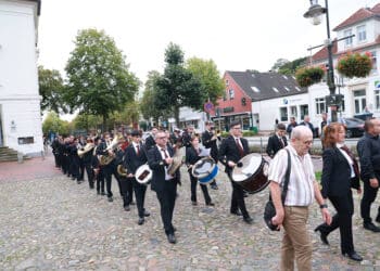 Les bandes de Cullera creuen fronteres amb 120 músics desfilant pels carrers d’Alemanya