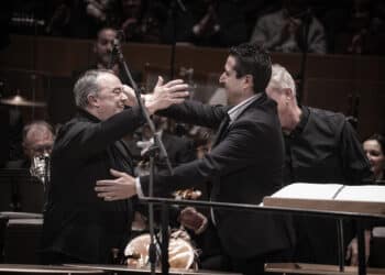 Javier Eguillor lleva el virtuosismo valenciano a Madrid con la música de Óscar Navarro